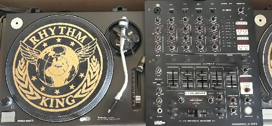 Semi analoges Handwerkszeug eines DJs Anno 1990, 2x Technics SL-1210MK2+Mischpult Semi analoges Handwerkszeug eines DJs Anno 1990, 2x Technics SL-1210MK2+Mischpult